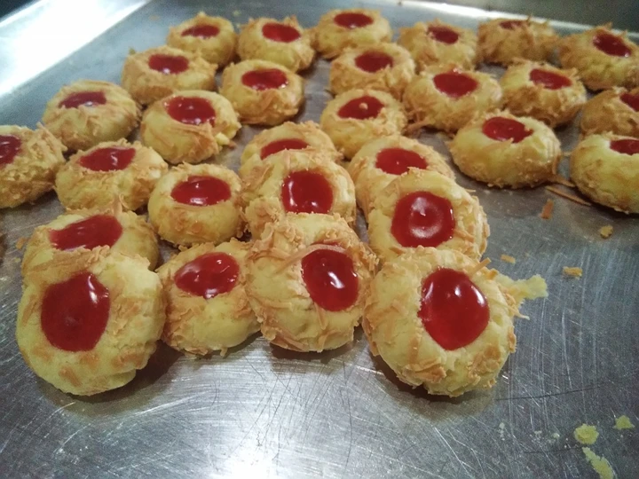 Easy Ways Prepare Recipes Strawberry Thumbprint Cookies the  Makes Drooling Can Pamper Your Tongue.