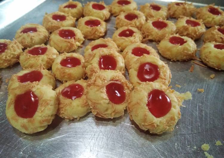Cara Gampang Menyiapkan Strawberry Thumbprint Cookies Anti Gagal