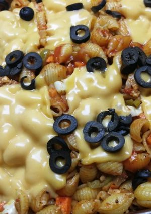 A picture of Cheese shell beef pasta.