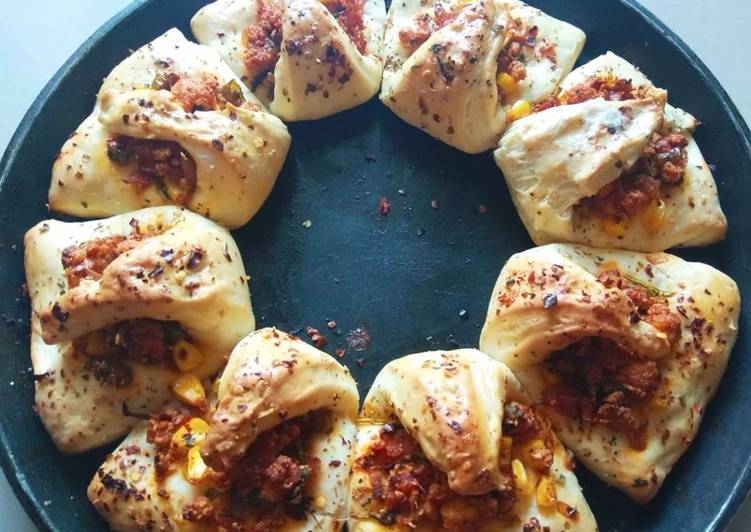 Step-by-Step Guide to Make Super Quick Homemade Paneer Bhurji Desi Pizza bite