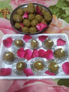 मेथी के लड्डू (methi ke ladoo recipe in Hindi) रेसिपी मुख्य फोटो