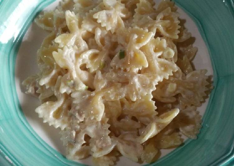 Farfalle con tonno e formaggio cremoso