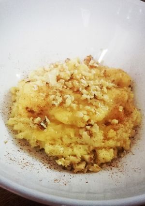 O poză a rețetei Fulgi de mei cu banană și miez de nucă.
