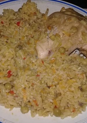 Una foto de Arroz con pollo a la valenciana 🍗🍽️