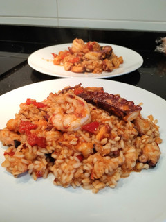 Una foto de Arroz de pulpo y gambón