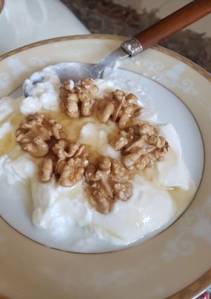 A picture of Yogurt with honey and pecan 😋.