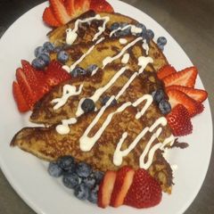A picture of Hot Mess French Toast.