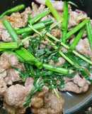 Bò Xào Hành Lá Lốt