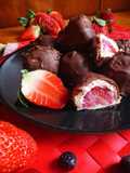 Bombones de leche condensada saludable y fresas