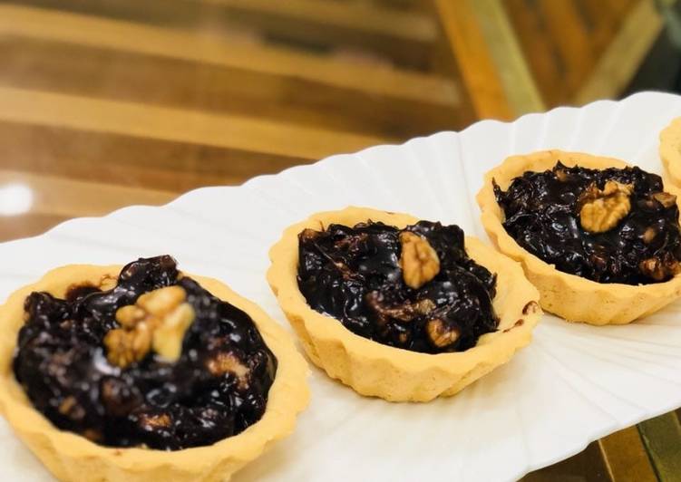 Recipe of Award-winning Dates and Walnut Pie