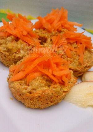 Una foto de Muffins de zanahoria, manzana y avena