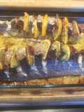 Receta de Francis Mallman: pescadilla entera al horno mechada con limón y jamón tipo Parma