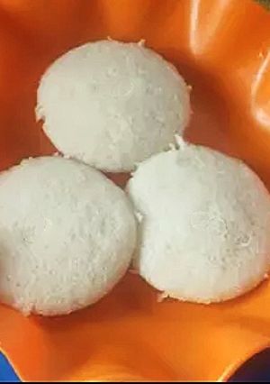रवा इडली रेसिपी (rava idli recipe in marathi) रेसिपी चे मुख्य फोटो 