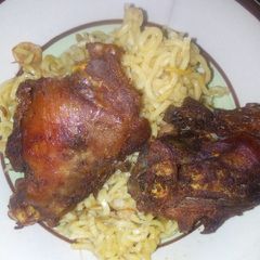 A picture of Indomie and chicken.