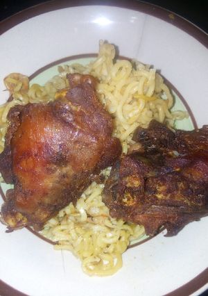 A picture of Indomie and chicken.
