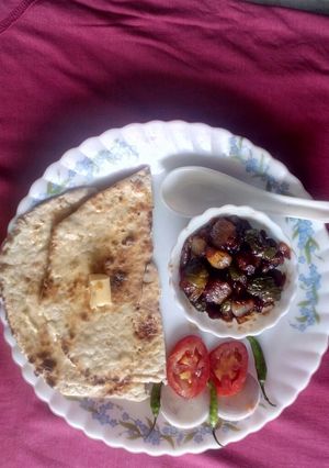 A picture of Butter naan with chilli soyabin.