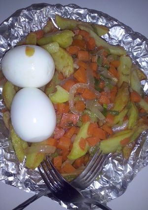 A picture of Chips mix with vegetable.