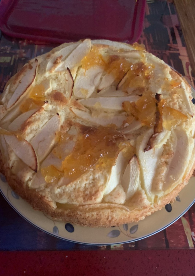 Una foto de Bizcocho de manzana y limón