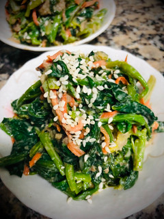 Una foto de Ensalada de tofu triturada con espinaca Japonés SHIRAAE mezcar blanca🇺🇾🇯🇵白和え(ほうれん草)
