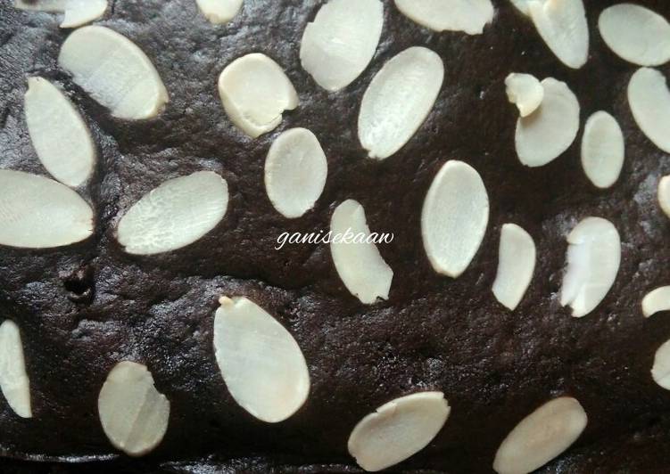 Brownies Coklat Almond