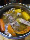 Olla de puchero con rabo, falda, osobuco y verduras