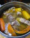 Olla de puchero con rabo, falda, osobuco y verduras