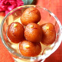A picture of Gulab Jamun.