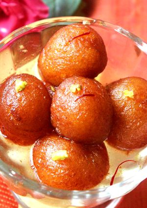 A picture of Gulab Jamun.