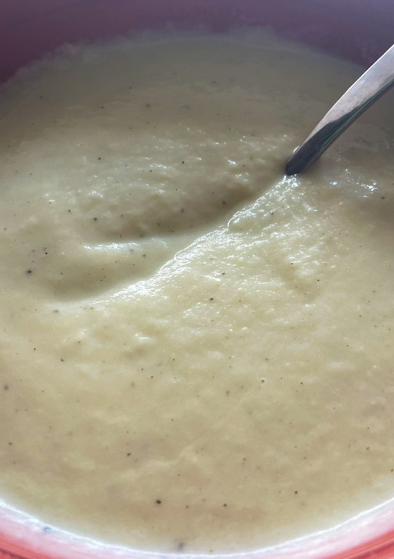 Una foto de Crema de coliflor y puerro