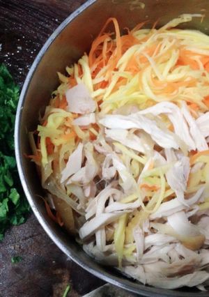 Hình của món Gỏi xoài gà xé.