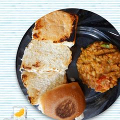 A picture of Misal pav.