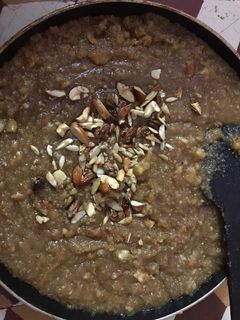 मूंग दाल हलवा (Moong dal halwa recipe in hindi) रेसिपी मुख्य फोटो