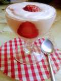 Espuma de frutillas en copas