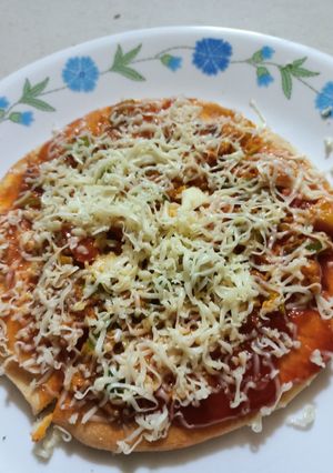 ચીઝ પિઝા (Cheese pizza Recipe in Gujarati) રેસીપી મુખ્ય ફોટો