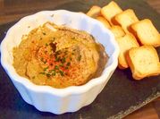 Una foto de paté de mejillones y quesitos