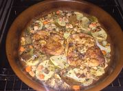 Una foto de muslo de pavo horno