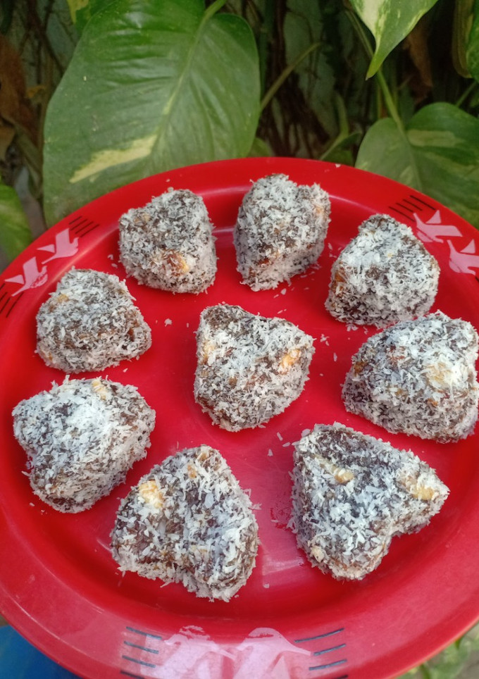 A picture of Dry coconut Dates Delight.