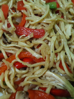 A picture of Chicken pancit 🤤.