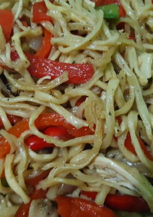 A picture of Chicken pancit 🤤.