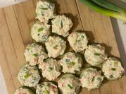 Una foto de dip de surimi