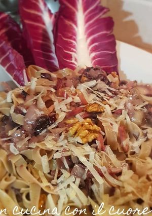 Foto di Fettuccine allo speck con radicchio, speck e noci ♡ ⛄🎁🎄🎅