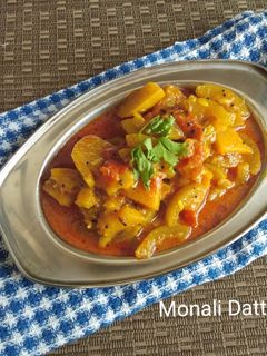 દૂધી અને બટાકા નું શાક (Dudhi Bataka Shak Recipe In Gujarati) રેસીપી મુખ્ય ફોટો