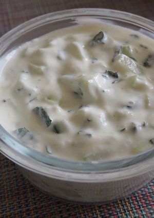 Une photo de Tsatsiki concombre menthe