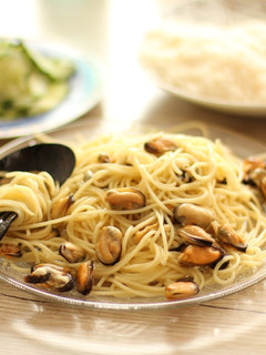 Una foto de Espaguetis con mejillones al ajio