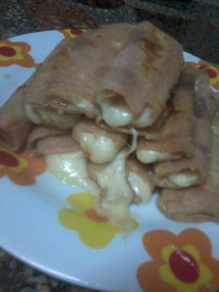 Una foto de Rollos de jamón y queso