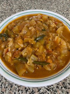 A picture of Sorakai kulambu (Bottle gourd gravy).