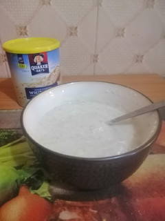 A picture of Quaker Oats.