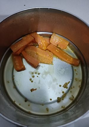 गाजर का अचारी (gajar ka achari recipe in Hindi) रेसिपी मुख्य फोटो
