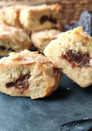 Une photo de Biscuits fourrés aux dattes
