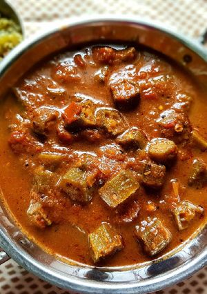 A picture of Okra/Ladiesfinger/Vendaka Kara kulzhambu.